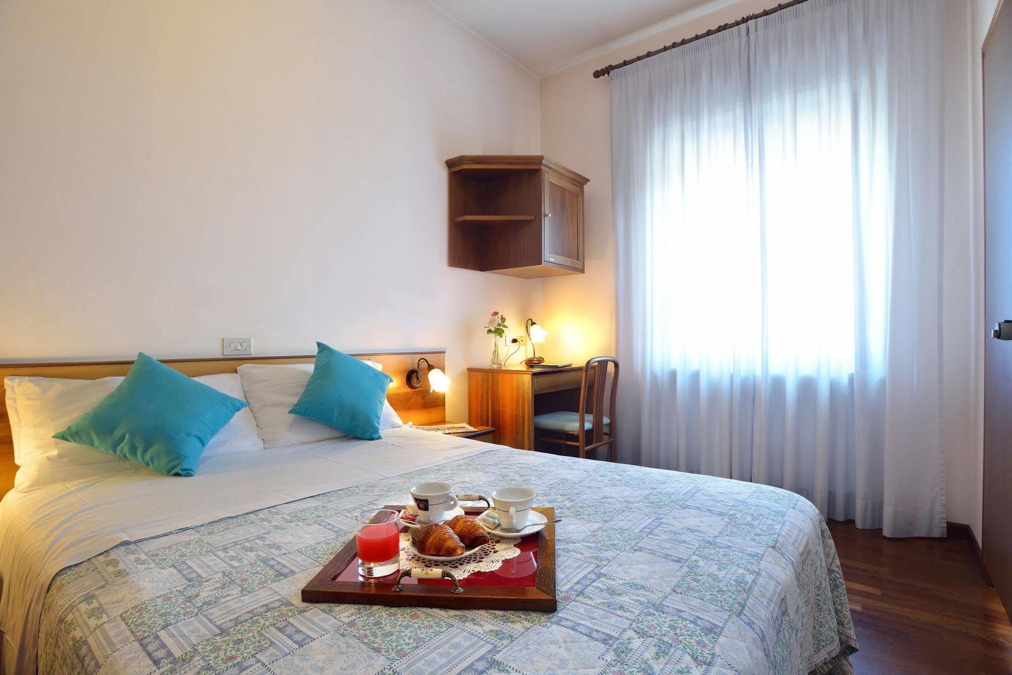 Hotel Ristorante Dante ตอร์จาโน ภายนอก รูปภาพ